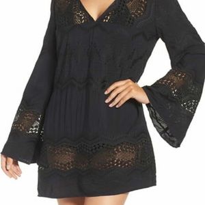 LA BLANCA CROCHET V NECK BELL SLEEVED SWIM COVERUP. SIZE MED. BLACK. LIKE NEW.